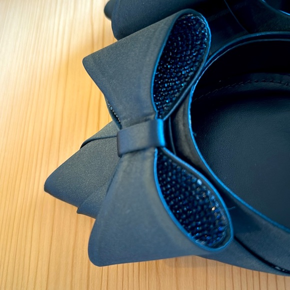 Dark green heels with bows. Size 9. - Picture 5 of 5